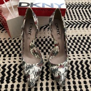 DONNA KARAN New York graffiti pump